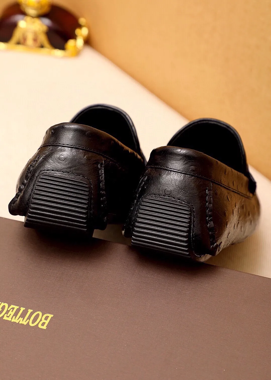 Men's Men's Shoes 💰: 480 💰💐 BV Men's Slip-on Shoes® [BOTTEGA VENETA] Official website counter new model, one-to-one mold opening ⚠Italian calfskin ➕Embossed ➕Cow 🐂 leather lining. Driving slip-ons, available at counters, sizes 38～44 (45🉑️customized)